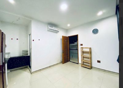 3 million and 5, basic interior, private balcony at the University of umt-Cát Lái.