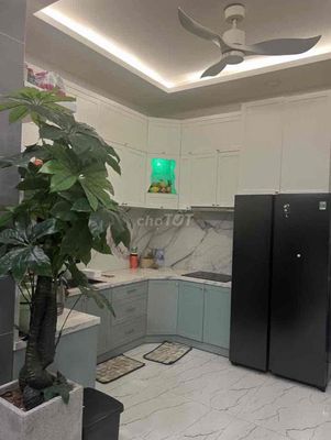 The square root of 2 Room Full Intent Huỳnh Tấn Phát near kcxNen Shun