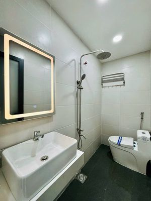 Rent a nice house full of furniture near a Nguyên Hồng residence. 1.5 million bedrooms.