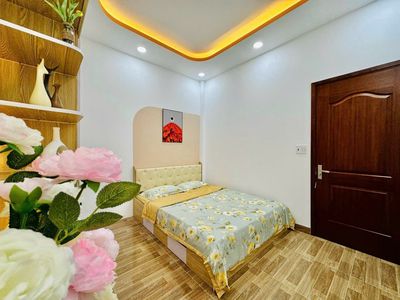Rent a nice house full of furniture near a Nguyên Hồng residence. 1.5 million bedrooms.