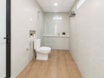 Rent an alley house across 5.