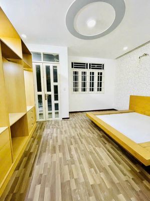 10 million a month, the four bedrooms in the alley car.