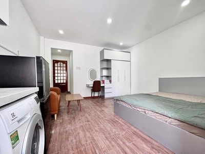 Open the apartment. The entire apartment is open. 30 meters.
