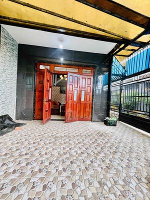 Rent a six-foot-one-one-four-four-story bedroom three toilets in City 1 short.