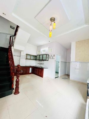 Rent a six-foot-one-one-four-four-story bedroom three toilets in City 1 short.