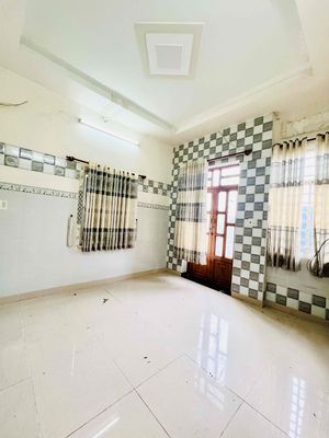 Rent a six-foot-one-one-four-four-story bedroom three toilets in City 1 short.