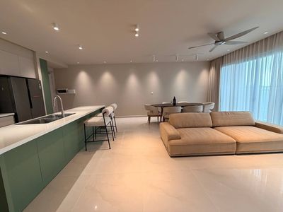 Palm Heights - rent 3 bedrooms plus, 2 view landmark 81. The empty house is right here.