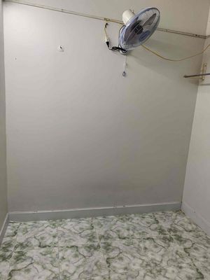 Rent a room near the Phú Nhuận stop for 2.2 million a month.