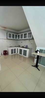 We'll rent a clean house 250 meters 1 .3rd floor bedroom 5 toilets