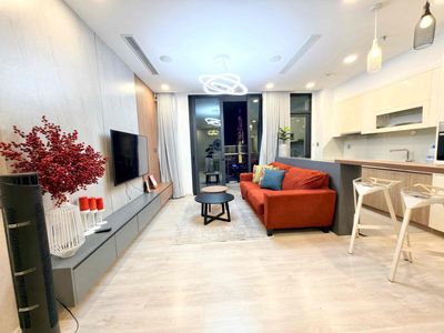 He rented a Vinhomes Golden River BaSon basket of EU-4 bedrooms.