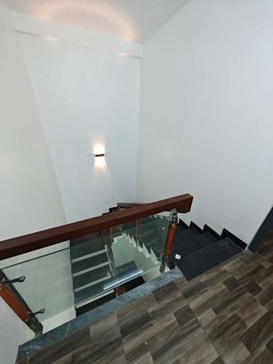 4 story building - 9 M long 20 M - 8 rooms
