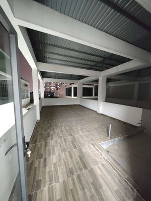 4 story building - 9 M long 20 M - 8 rooms