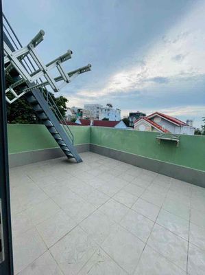 Man Thiện 100 3 bedrooms 3 toilets cost 10 million a month car lanes