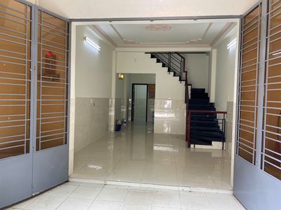 Rent 4 x 15 meters, 3 bedrooms, 3 downtown toilets, 7-foot plastic alley.