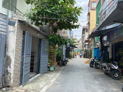 Rent 4 x 15 meters, 3 bedrooms, 3 downtown toilets, 7-foot plastic alley.