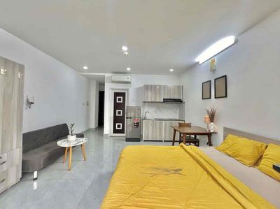 The new elevator apartment is Phạm Thế Hiển near the University of Economics 8