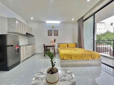 The new elevator apartment is Phạm Thế Hiển near the University of Economics 8