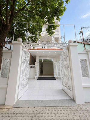 Rent a nice house in front of the Tân Quy Tân Quy district.