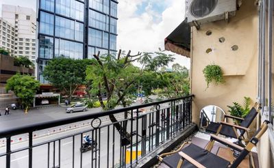 Rent the apartment. A balcony bedroom. One, nice view, light room.