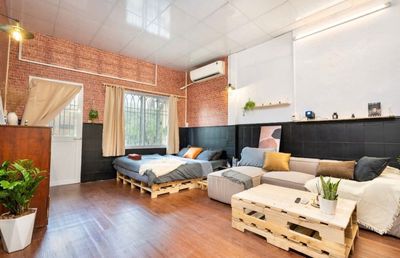 Rent the apartment. A balcony bedroom. One, nice view, light room.
