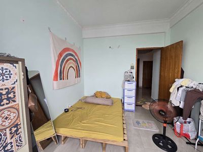 pass one room in three bedrooms - only female apartment cbd