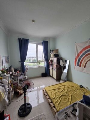 pass one room in three bedrooms - only female apartment cbd