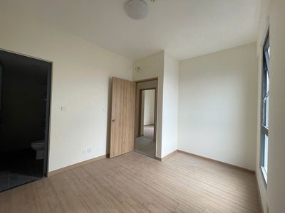 Rent Aurora's apartment. One bedroom. Eight million. Clear view.