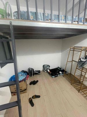 The fridge guard -- now free -- airport.