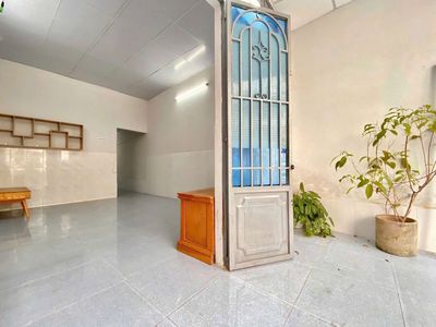 4 x 20 meters.4 Hoàng Hoa Thám Bedroom
