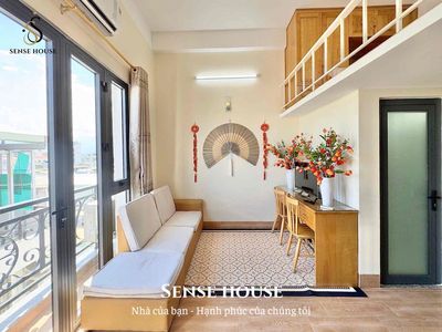 A fully-intended balcony room with a high-priced ib handlock