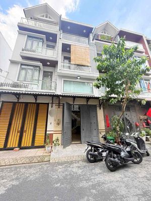 11th floor 1 .01.2 floors - 3 bedroom 3 toilets - sleeping in the house