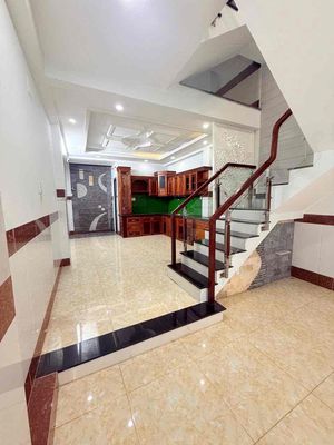 11th floor 1 .01.2 floors - 3 bedroom 3 toilets - sleeping in the house
