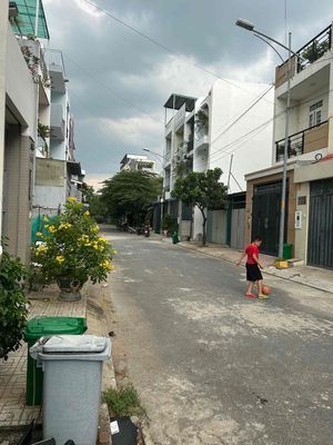 The original car path 8 m Nguyễn Duy Trinh