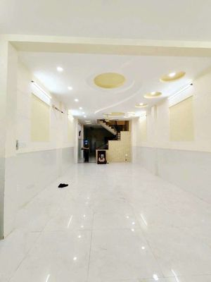 - Four stories, four stories. - Five bedrooms, six toilets. - Cold air conditioning.