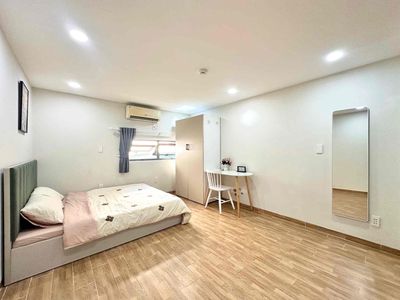 Studios are 30 meters wide, and the Great Window Door is just around Phan Xích Long.