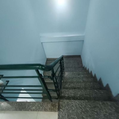 The rent house is 5*20 with a floor all over 3 Vĩnh Lộc B .6 bedrooms.