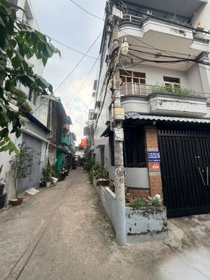 12/ 150 meters 2 bedroom 3 toilets 3