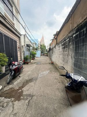 12/ 150 meters 2 bedroom 3 toilets 3