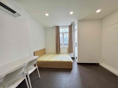 Rent is a new balcony. 100% N4 blues. Landmark 81.