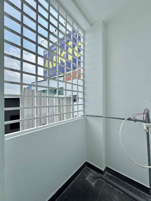 Rent is a new balcony. 100% N4 blues. Landmark 81.