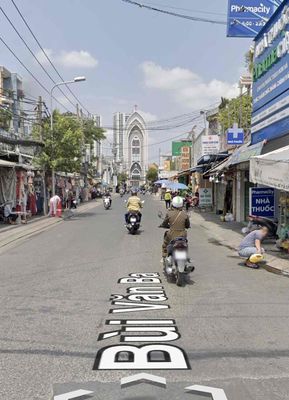 It's the owner who rents the former Bùi Văn Ba business corner, District 7