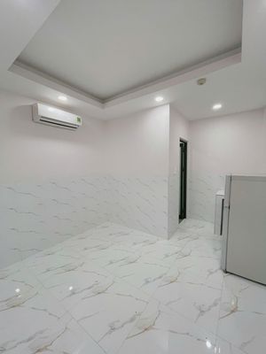 Rent a room with a refrigerator near the family's house, industrial college.