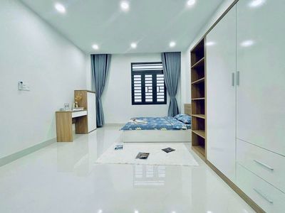 A super-split 30 M2 right Hoàng Hoa Thám.