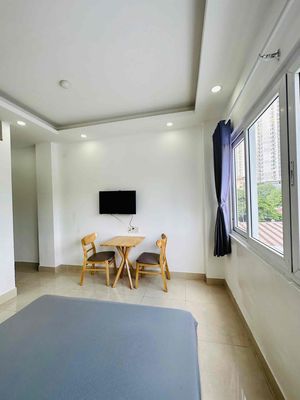 Rent the apartment. One bedroom. Clear the Thành Thái elevator.