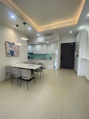 Rent the master room in two bedrooms, two Saigon South Residences toilets.