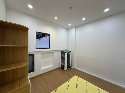 The super open sky window studio in the Republic of K300 lotte