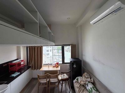 Rent room Full Seven, sky window