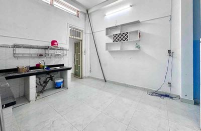 ground room 45 m2 - kitchen cup 3 million790: 1 P Kitchen + 1 P sleep + A toilet. I'll stay with you.