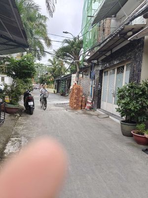 Rent an alley 6 meters, free parking lot 4 x 7 meters, 5 million.