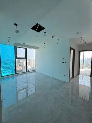 S4 is about to light a light-- who's looking for a new apartment in District 7?
